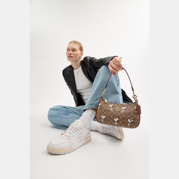 Coach X Peanuts Teri Shoulder Bag In Signature Canvas With Snoopy Print NEW - Picture 1 of 3